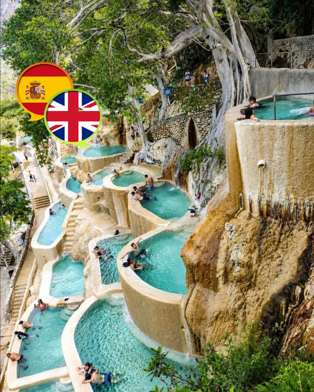 Pozas escalonadas de aguas termales turquesa en la ladera de Tolantongo